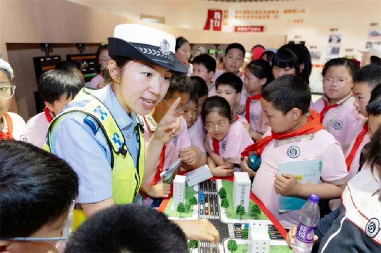 烟台高新区：“探秘城市脉搏 共筑安全未来”解锁公交研学“移动课堂”新实践(图4)