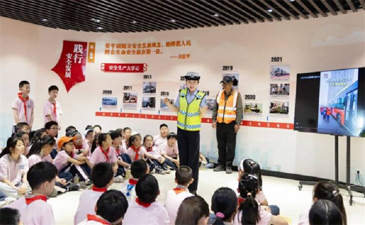 烟台高新区：“探秘城市脉搏 共筑安全未来”解锁公交研学“移动课堂”新实践(图5)