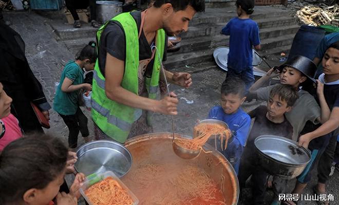 加沙饥饿婴儿画面曝光营养不良死亡数万网友 来卖惨当寄生虫(图15)