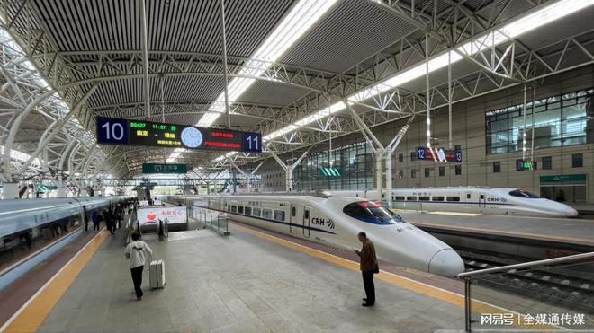 南京站出站扶梯楣头灯箱广告：枢纽客流的高效触达之道(图3)