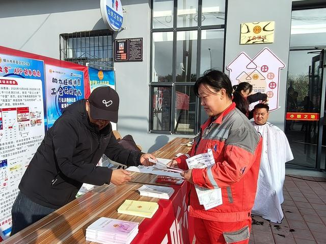 宁夏银川市西夏区环卫工会驿站“移动体检+便民服务”贴心守护职工生活(图2)