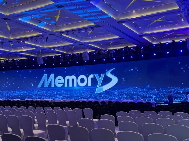 当算力狂奔存储如何成为智能时代的关键设施